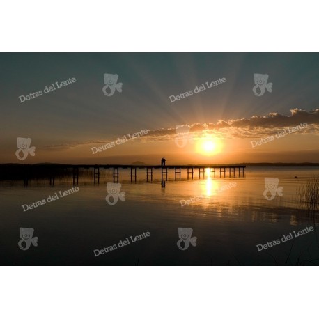 Reflejos de una Puesta de Sol sobre un puente