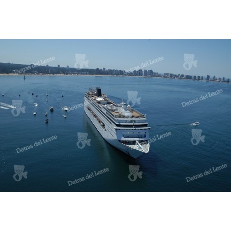Crucero saliendo de Punta del Este