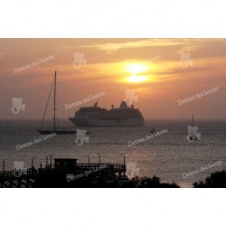 Puesta de Sol sobre crucero