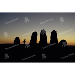 Los Dedos al atardecer con persona