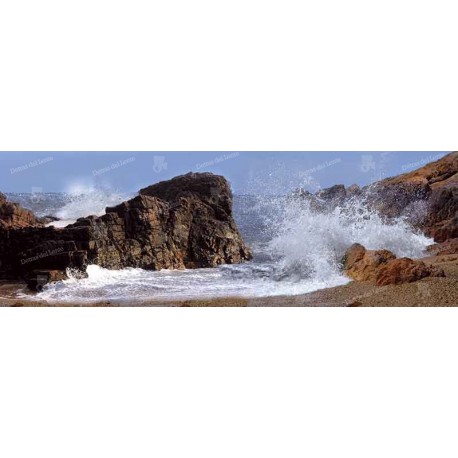 Panorámica de las rocas y el mar en las Grutas