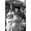 Gauchos acordeon y guitarras Blanco y Negro